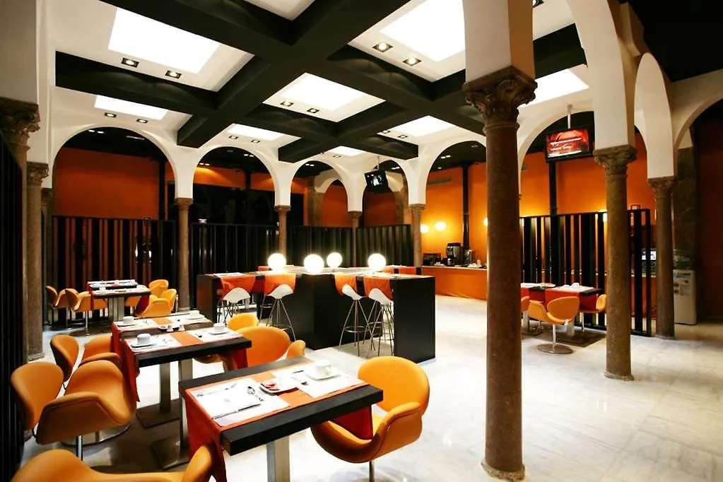 מלון Petit Palace Plaza מאלגה