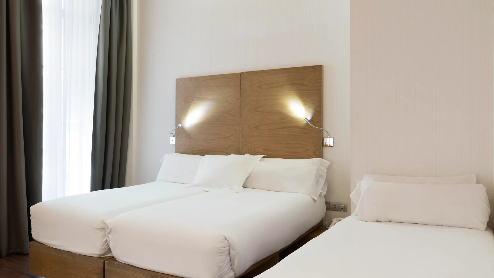 Petit Palace Plaza מאלגה 4*,  ספרד