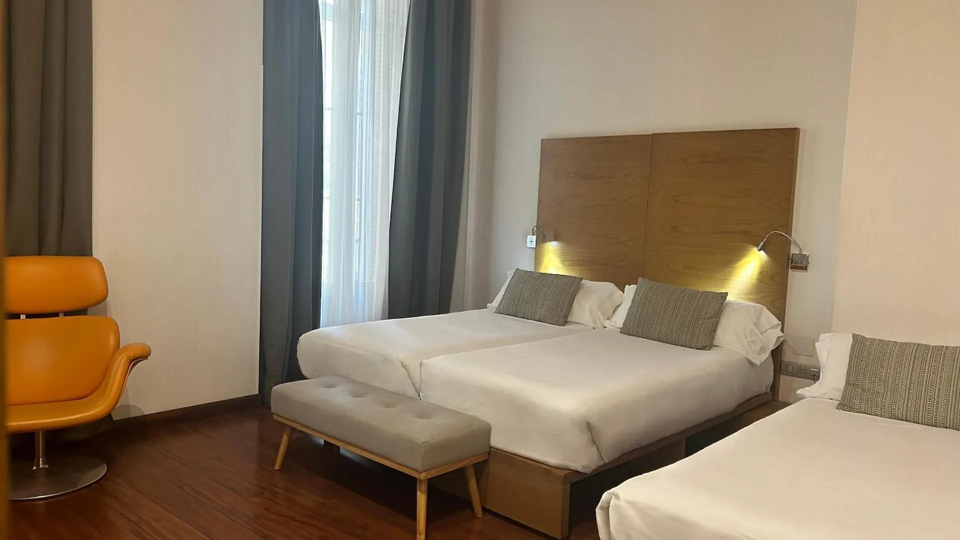 מלון Petit Palace Plaza מאלגה