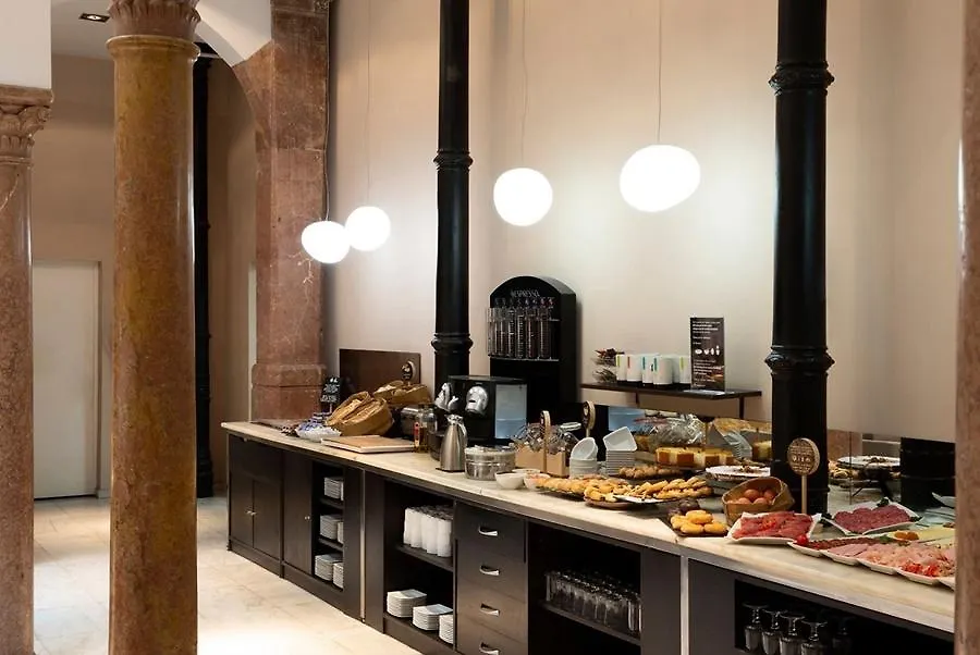 Petit Palace Plaza מאלגה 4*,  ספרד
